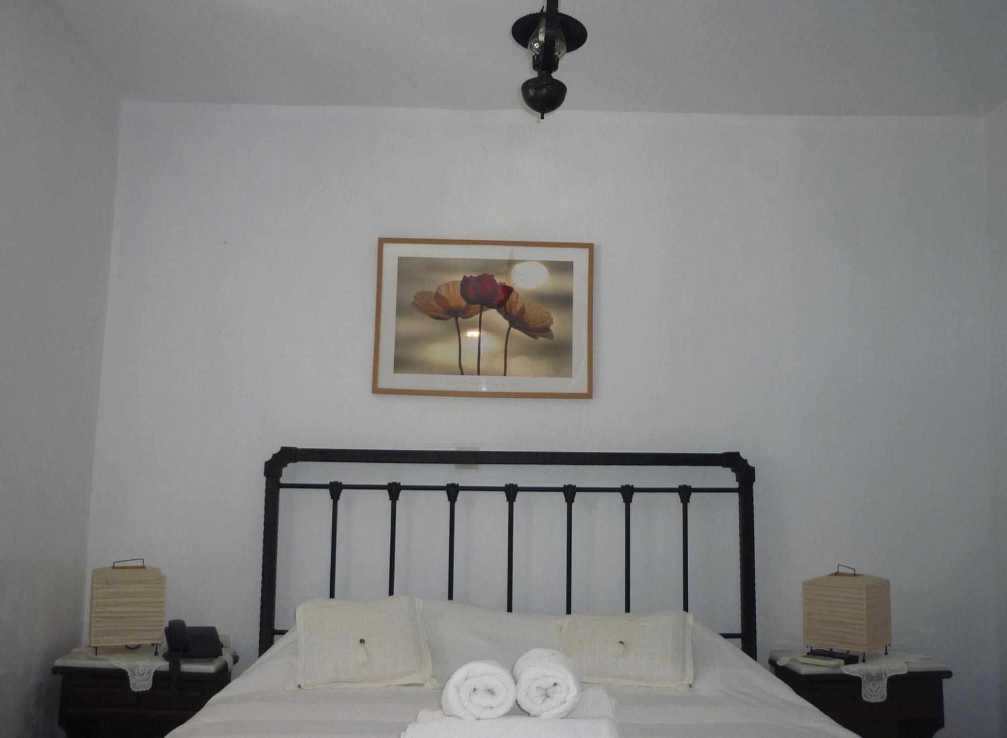 Agnanti Traditional Kastron  Bilik gambar